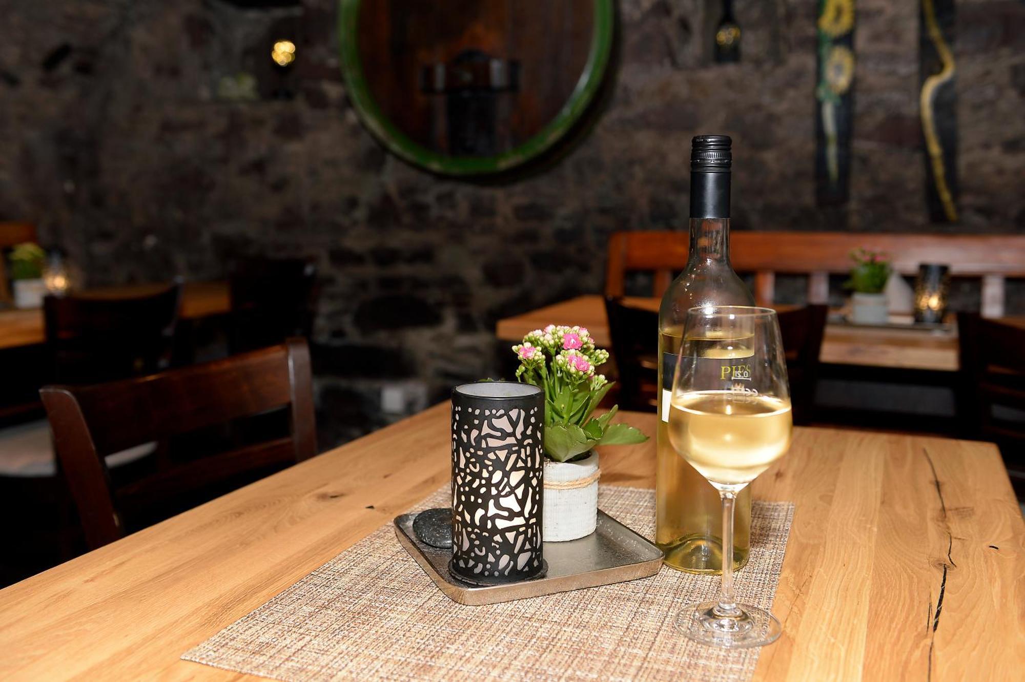 Wein- Und Gaestehaus M. Bai メセニヒ エクステリア 写真